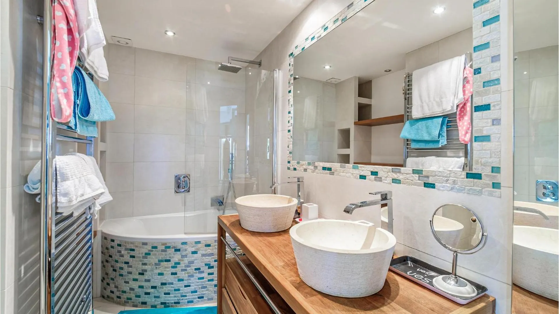 Amazing Apartment In Vallauris With Kitchen Frankrig